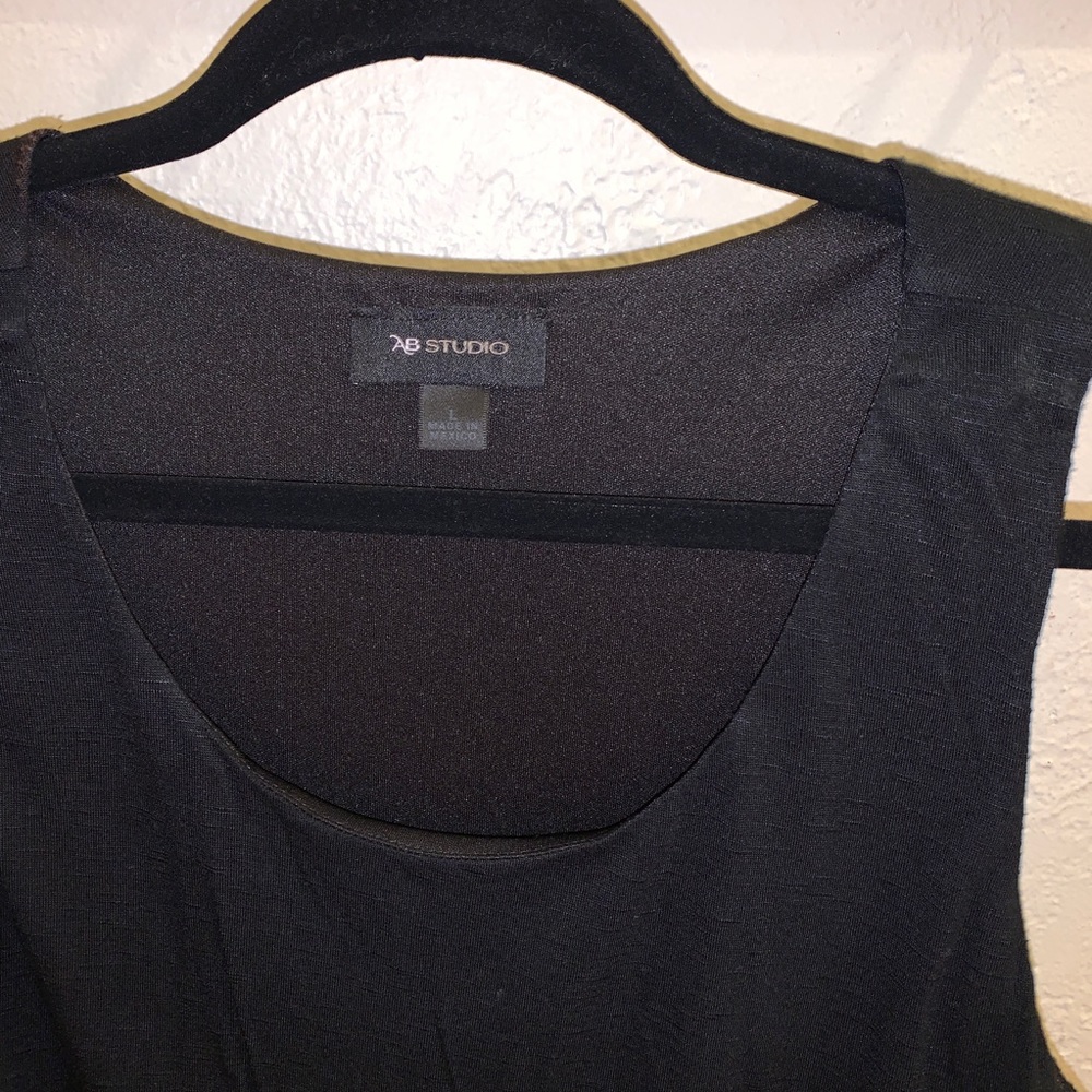 Black sleeveless shirt